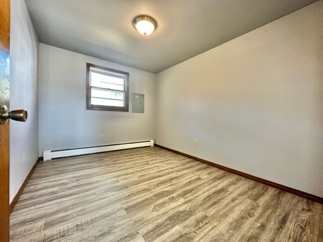 Building Photo - 2202 Sunny Ln
