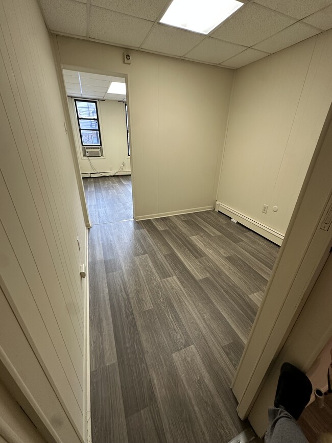 Building Photo - 818 22nd St