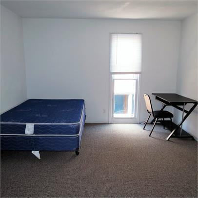Interior Photo - 711 W Elm St
