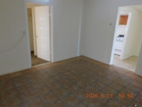 Building Photo - 336 S 6th Ave