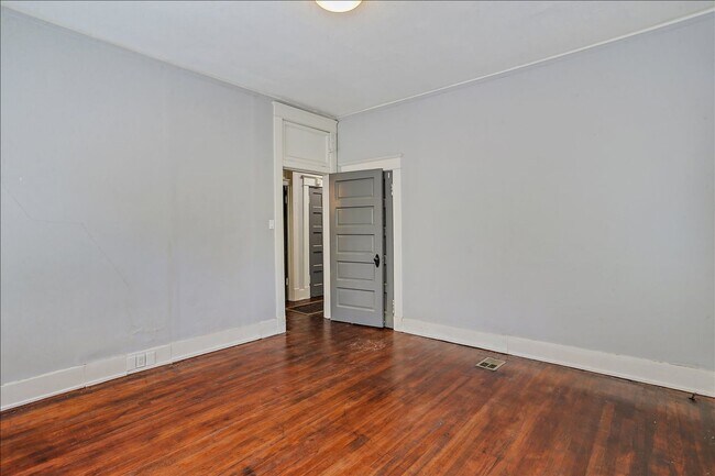 Building Photo - 904/906 Poplar Street