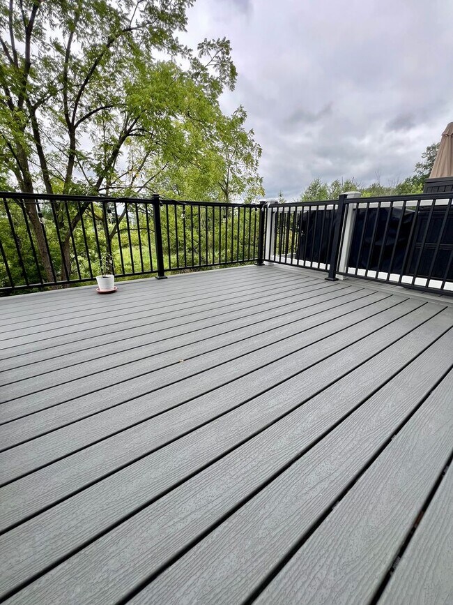 Building Photo - Stunning 4-Bed Townhome in Quakertown! Available March 1st!