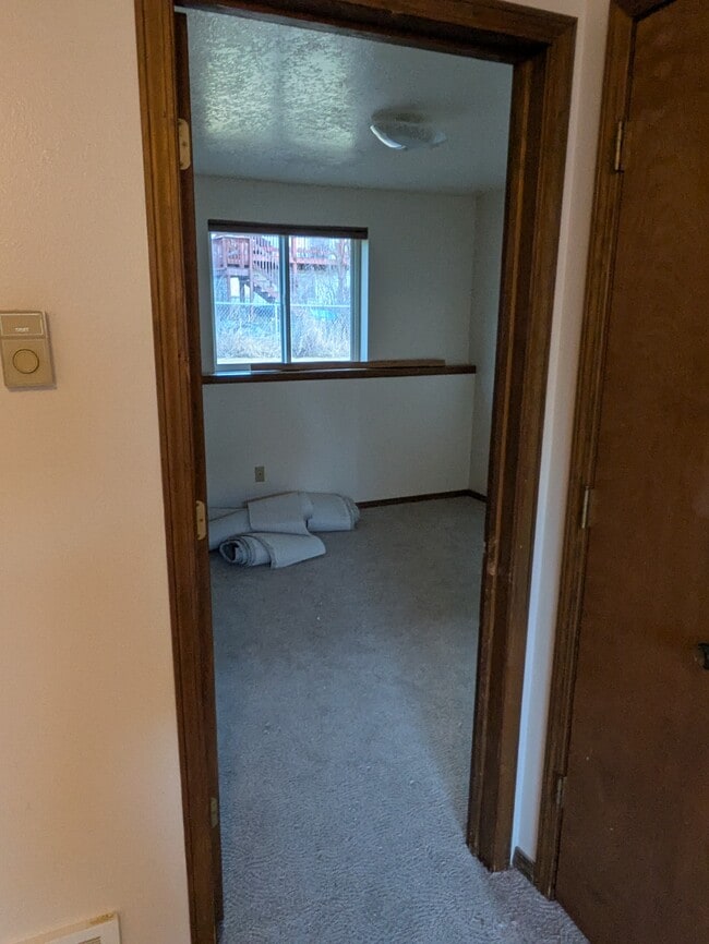 Building Photo - 352 Ponderosa St