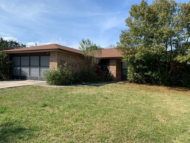 Building Photo - 33 Fernwood Lane