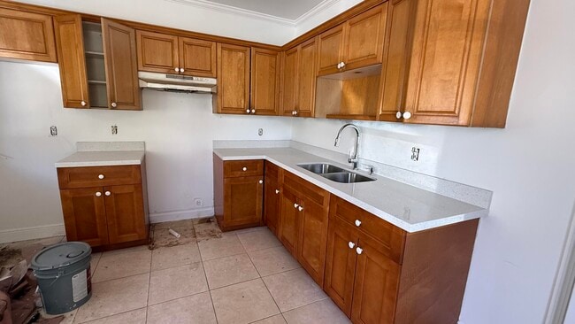 Building Photo - 2501 Oceanview Ave