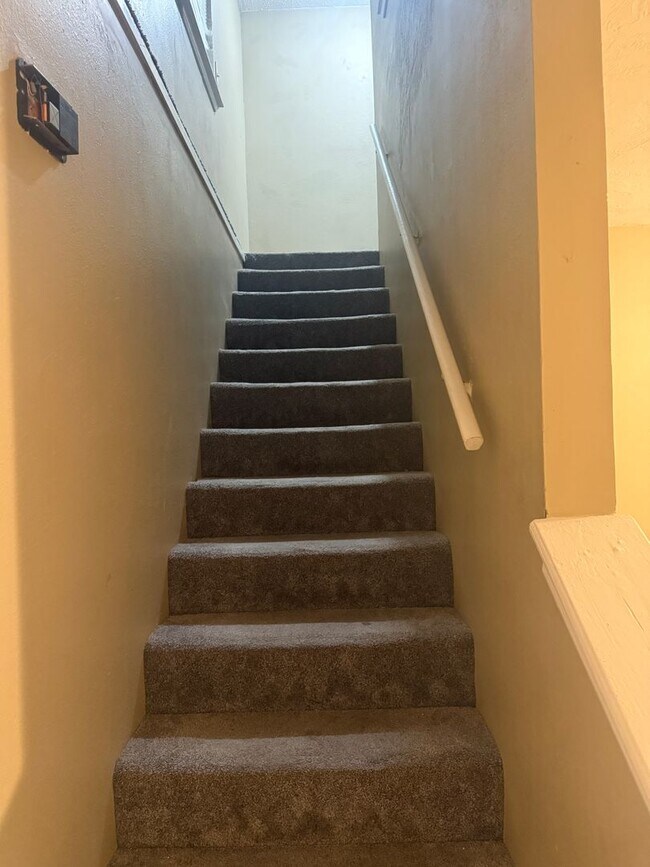 Building Photo - 1128 N Eagle Ln