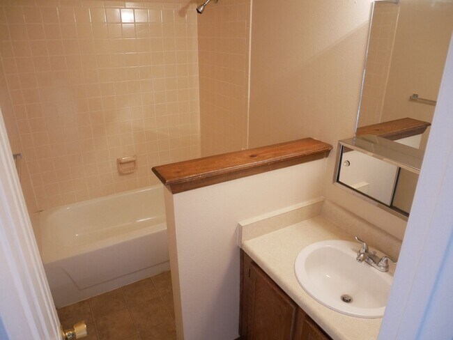 Building Photo - 7612 Clover Hill Dr