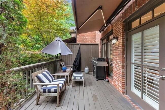 Building Photo - 4222 Rickenbacker Dr NE