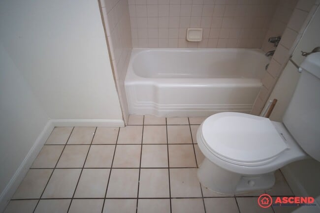 Building Photo - Cute Home Near Valley Plaza Mall!