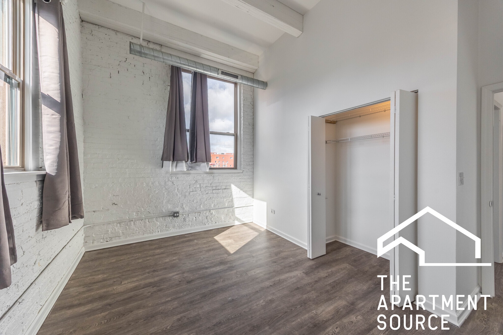 Building Photo - 930 W Dakin St