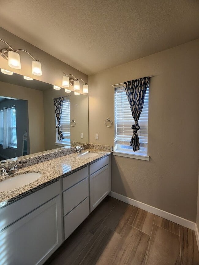 Building Photo - Long Realty & Property Management - Nearly New Home in Aurora **Half Off Rent June 2026**