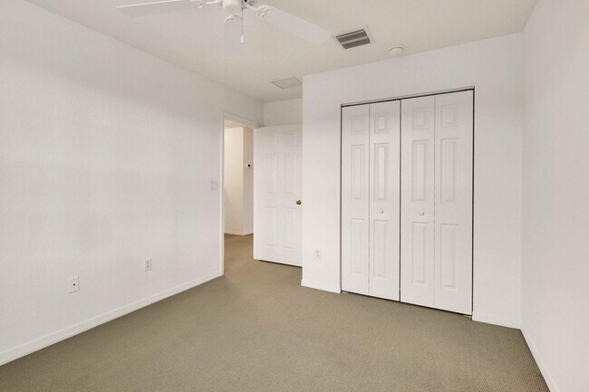 Building Photo - 2988 SE Lexington Lakes Dr
