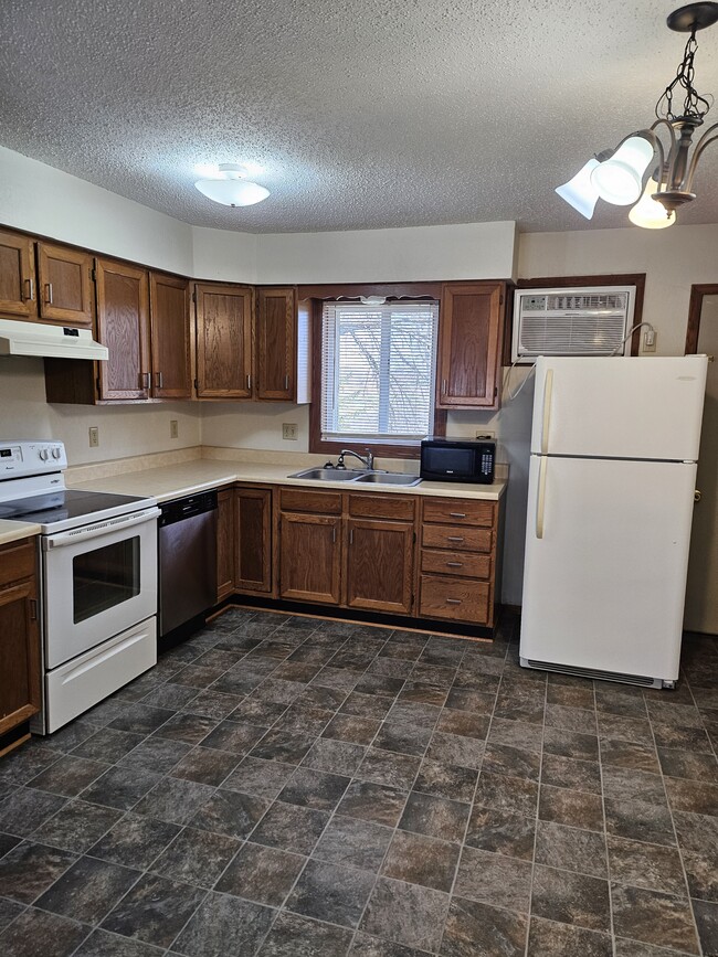 Building Photo - 1006 Emerald Ct
