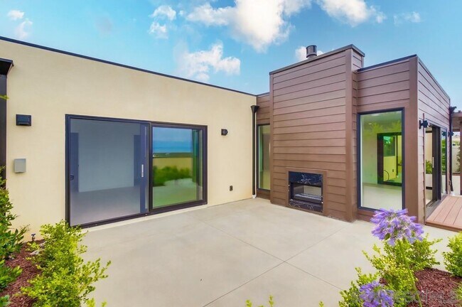 Building Photo - 14066 Crest Way