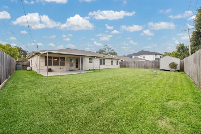 Building Photo - 8037 Longridge Dr