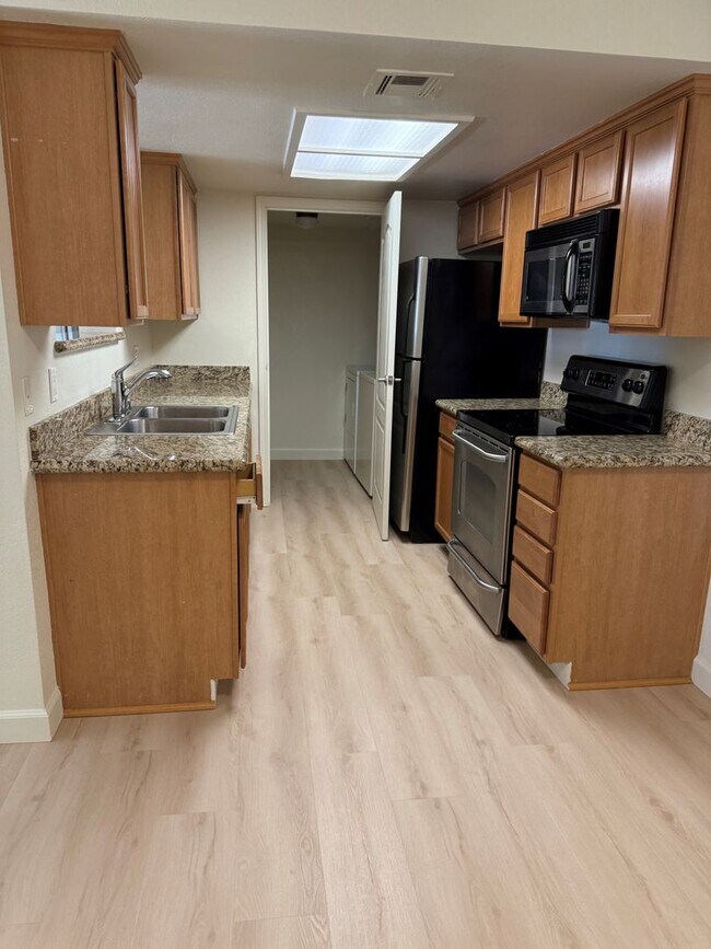 Building Photo - 12071 Alta Carmel Ct