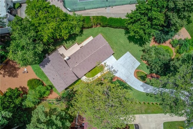 Building Photo - 770 Crest Valley Dr NW