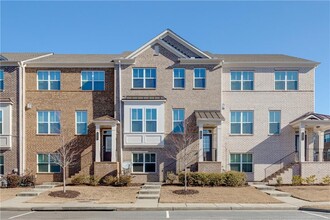 Building Photo - 770 Sunset Park Dr