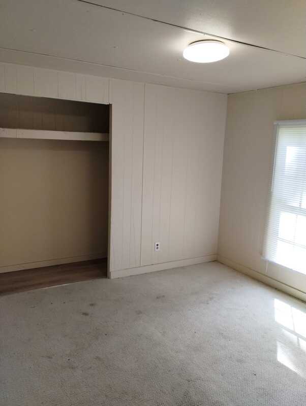 Building Photo - 5550 Lyle Ln