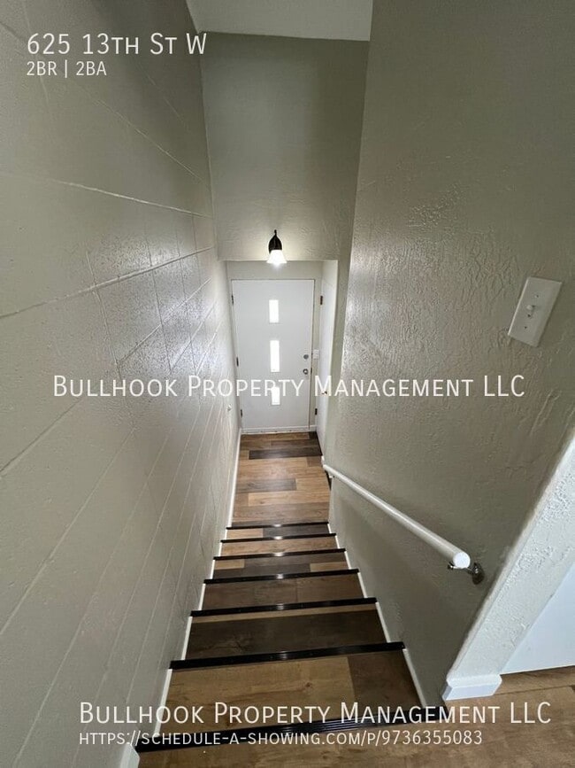 Building Photo - 625 13th St W