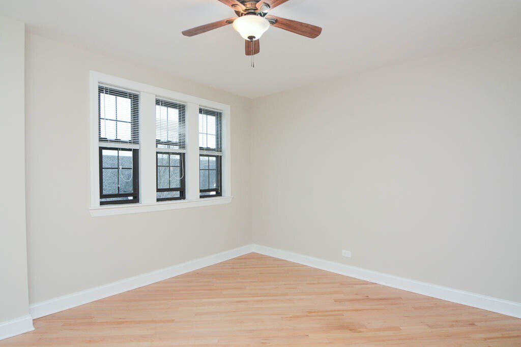 Building Photo - 890 Green Bay Rd