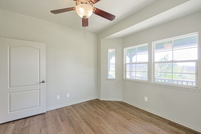 Building Photo - 5BR Home in Ramona Country Estates with Pool & Views