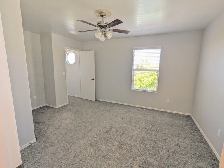 Building Photo - 118 1810 N