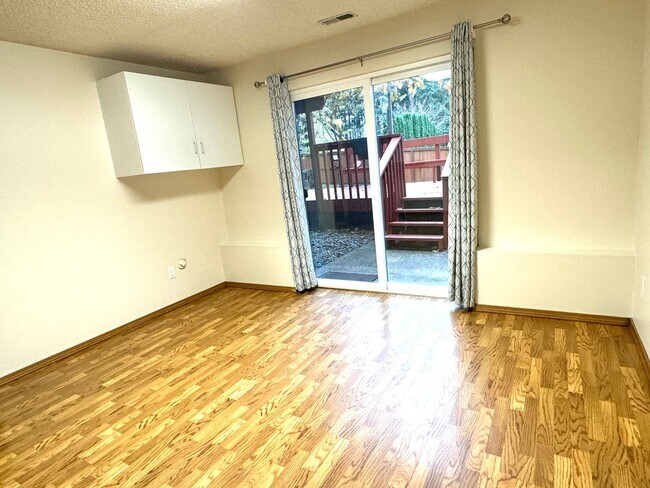 Building Photo - Charming 1-Bedroom 1 bath duplex in Gig Harbor