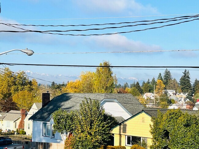 Building Photo - Charming West Bremerton Home