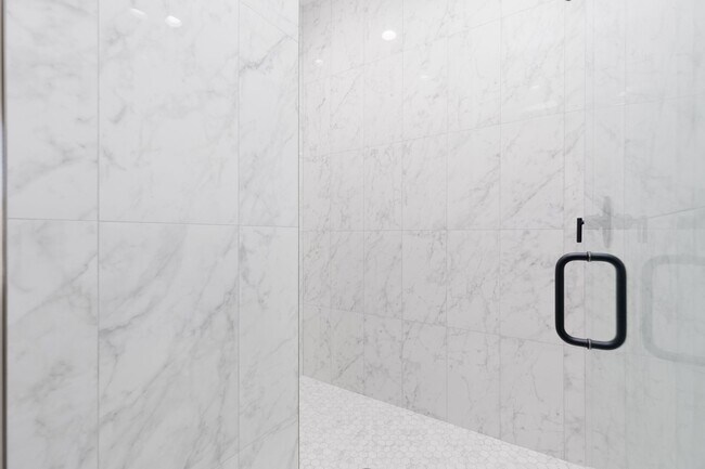 Building Photo - Gorgeous 5 bed | 3.5 bath |  Custom Home with RV Garage in Tonaquint!