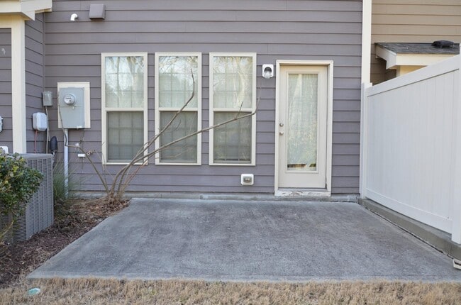 Building Photo - 241 Daymire Glen Ln