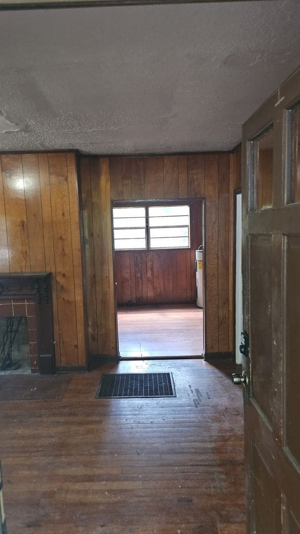 Building Photo - PRICE REDUCED!! DECEMBER MOVE IN SPECIAL- FIRST MONTHS FREE!! CALL TODAY!