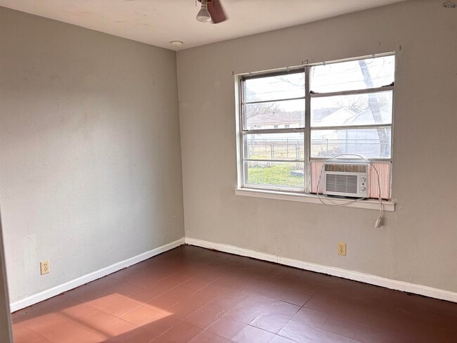 Building Photo - 1407 Harris Ln