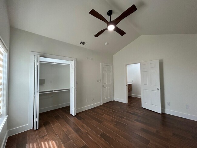 Building Photo - 2445 Monarch Dr