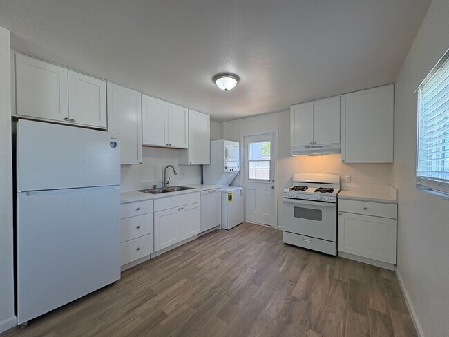 Building Photo - 3543-3545 Clairemont Mesa Blvd