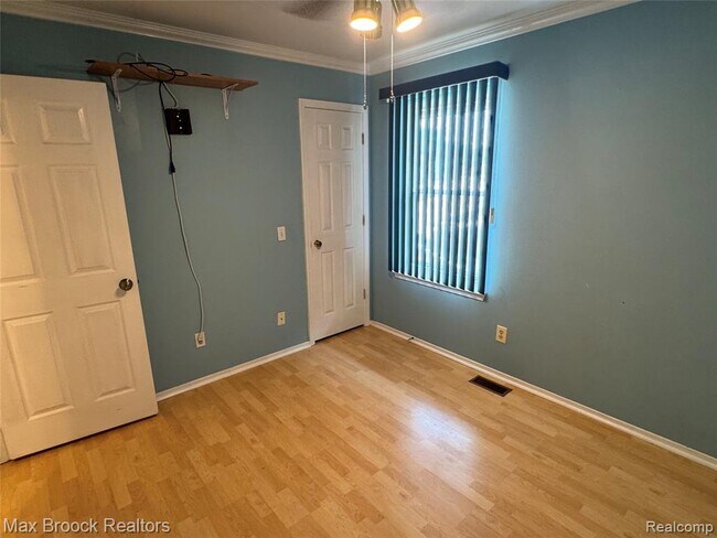 Building Photo - 35865 Ashford Dr