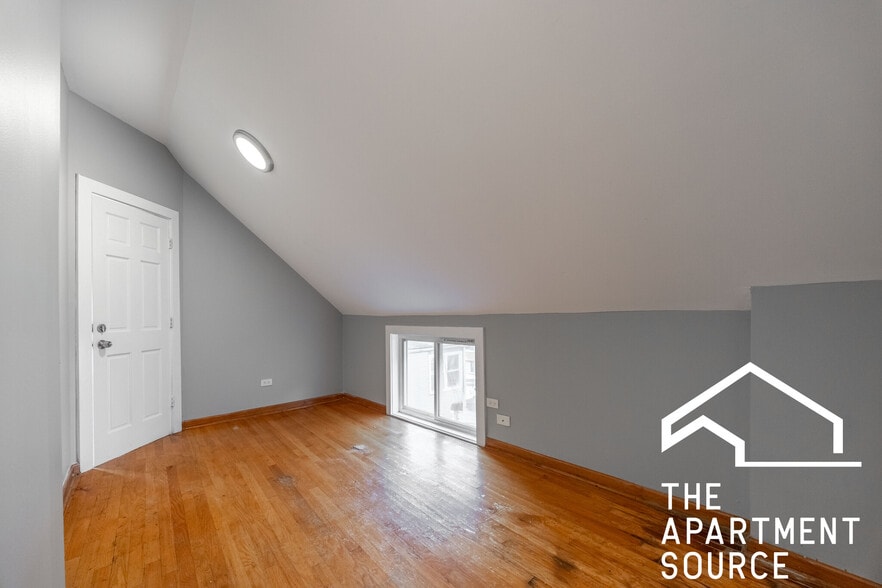 Building Photo - 2655 W Homer St