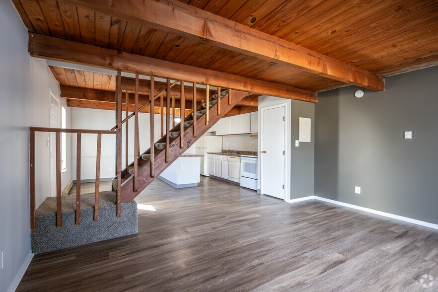 2BR, 1BA - 900SF - Living Room - Abbington Village Apartments