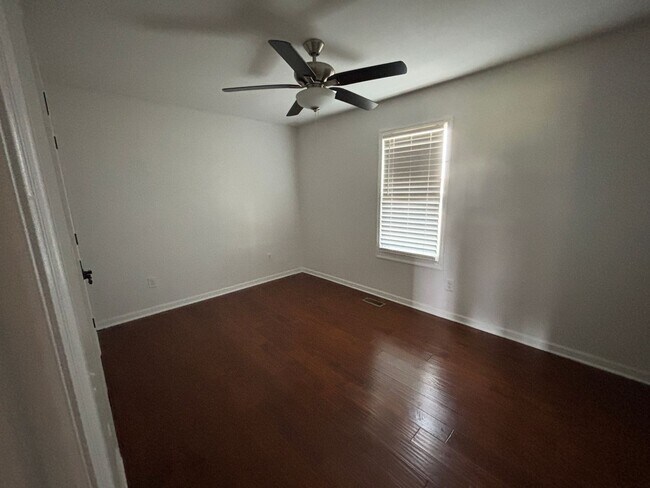 Building Photo - 155 Raspberry Dr
