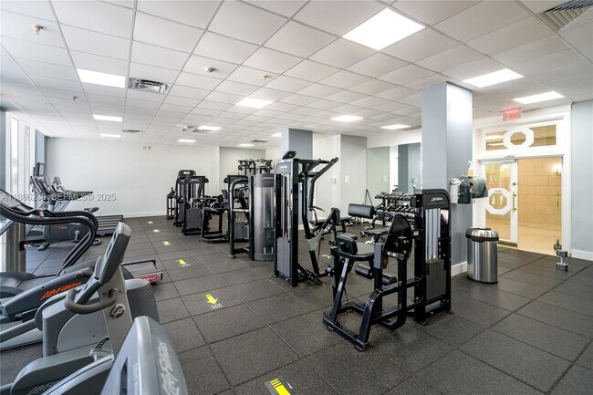 Building Photo - 2030 S Ocean Dr