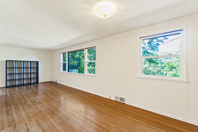 Building Photo - 4312 3rd Ave NW