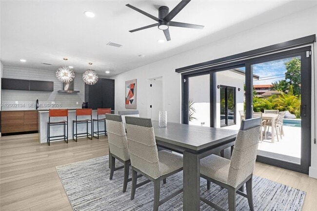 Building Photo - 811 NE 17th Ct