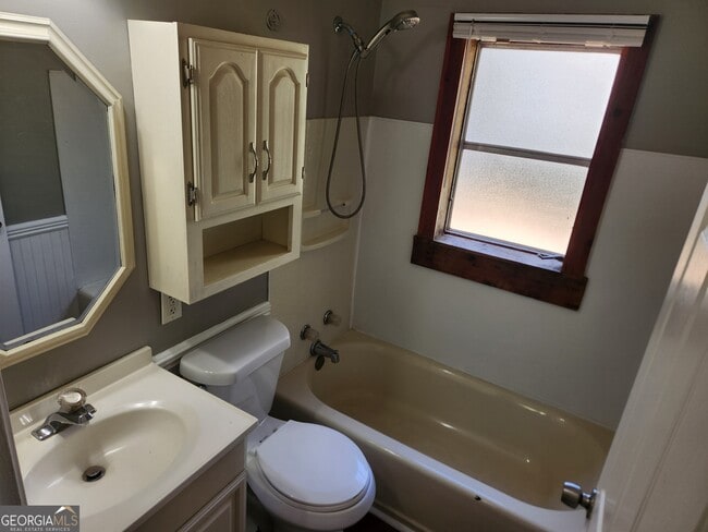 Building Photo - 680 Shannon Cir NE