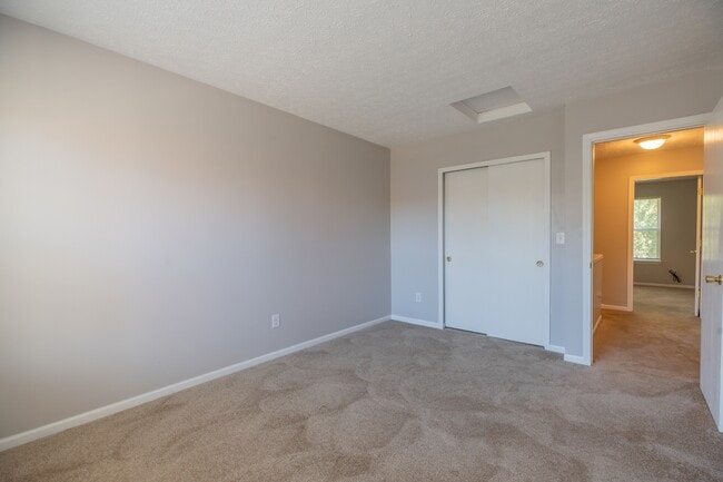 Building Photo - 484-486 Applegate Ln