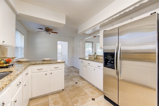 Building Photo - 1107 Blue Willow Dr