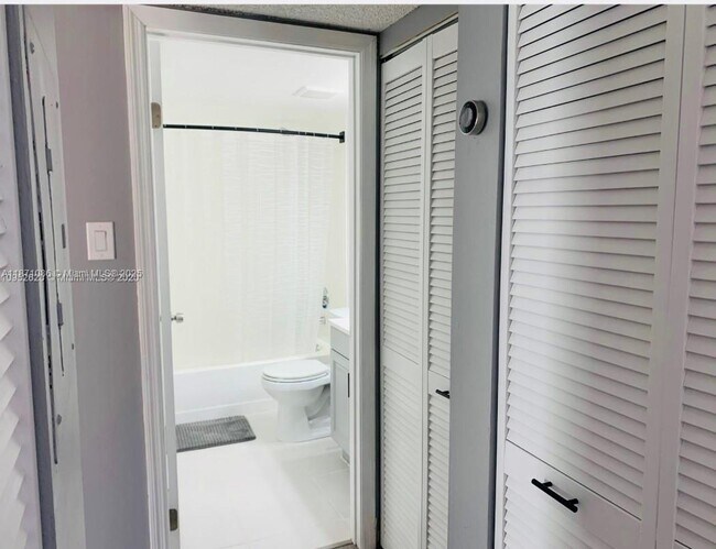 Building Photo - 10450 SW 157th Ct