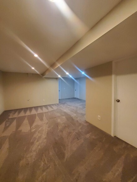 Building Photo - 7307 N Hamilton St