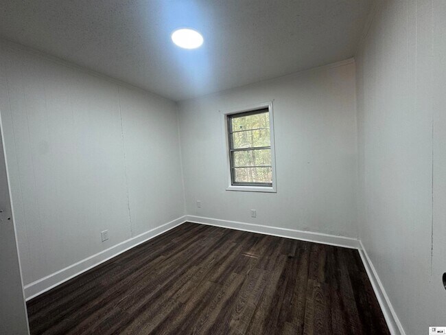 Building Photo - 207 Oaklawn Dr