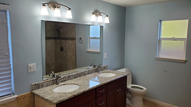 Master Bathroom - 2813 Toledo Ave