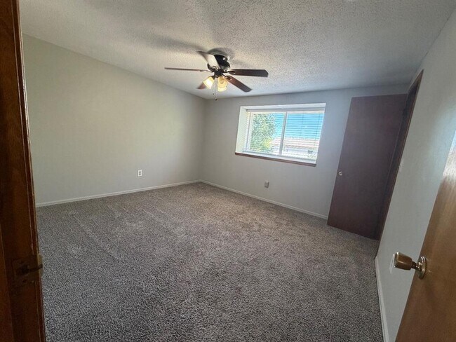 Building Photo - 2616 Elwood Dr
